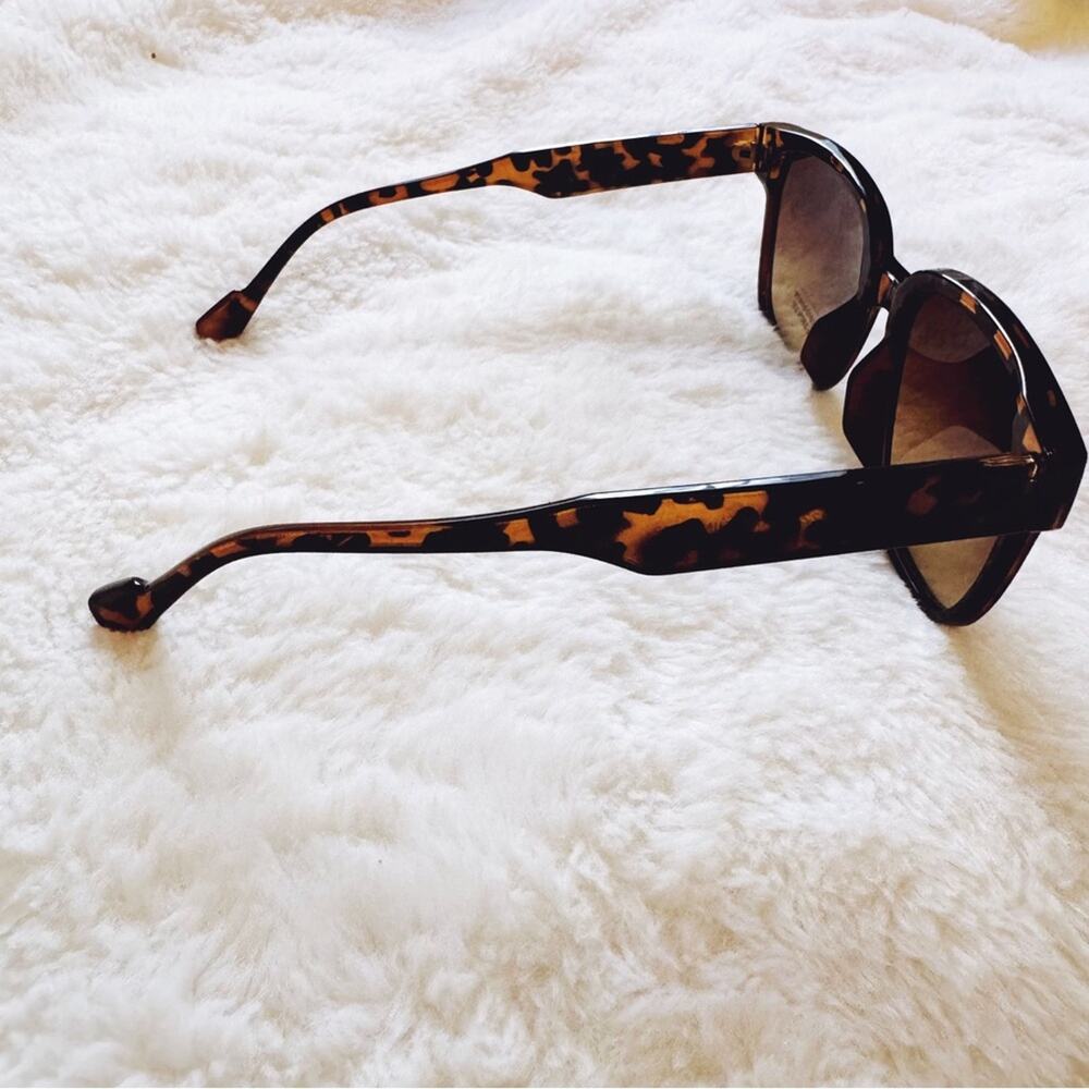 Octavia Tortoise Brown Oversized Chic Sunglasses - Picture 6 of 10